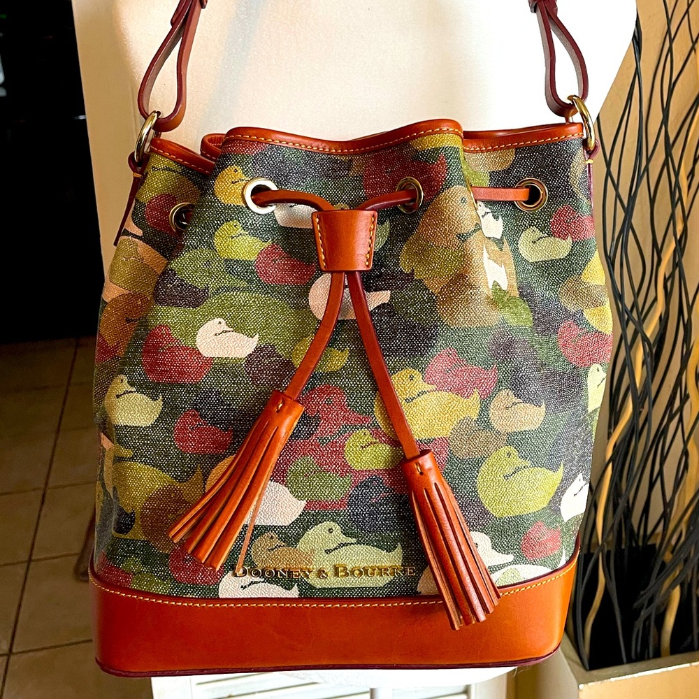 DOONEY & BOURKE CAMO DUCK SIGNATURE DRAWSTRIN BAG